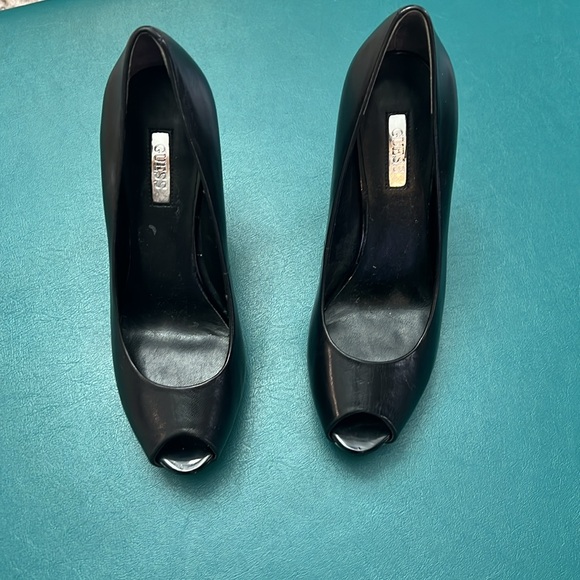 Guess heels. Worn once - Picture 2 of 6